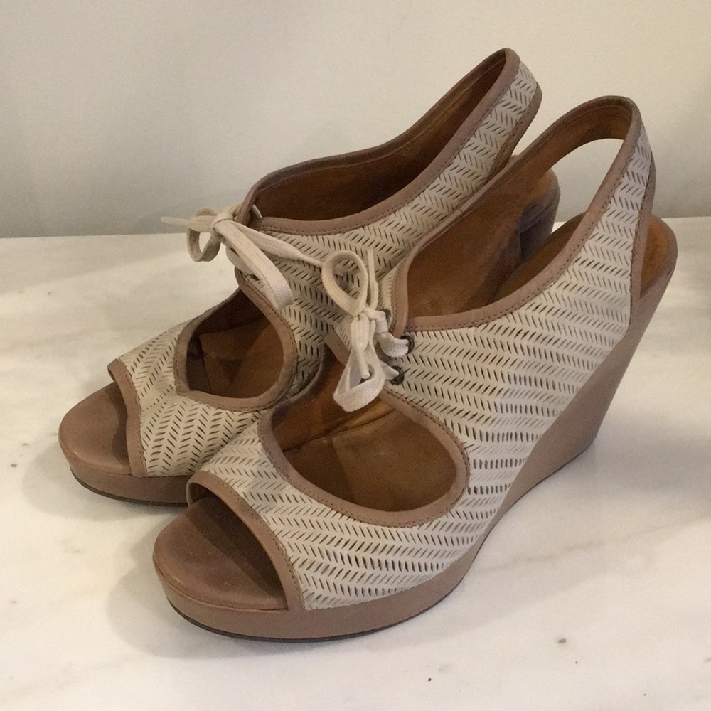 Coclico lasercut wedge